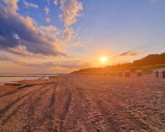Kölp - Wald und Mee h r - Loddin - Strand