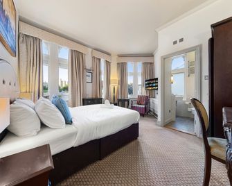 Harte And Garter Hotel - Windsor - Bedroom