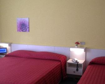 Hotel Miramonti - Chiesa In Valmalenco - Bedroom