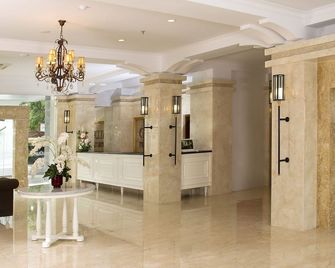 Gallery Prawirotaman Hotel - Yogyakarta - Recepción