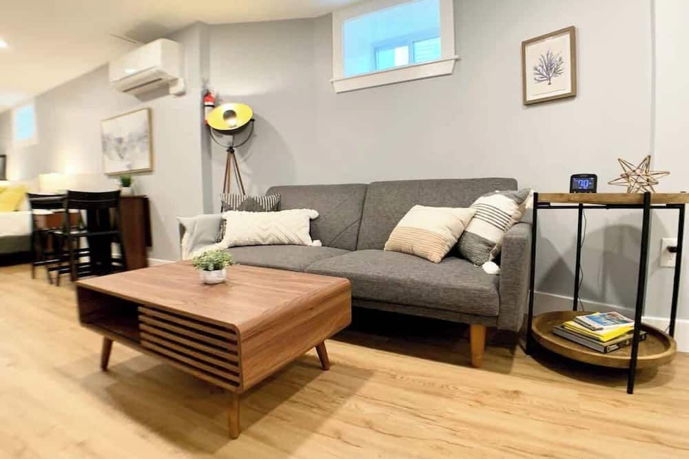 Stylish Studio - Sanitized , Private, Spotless