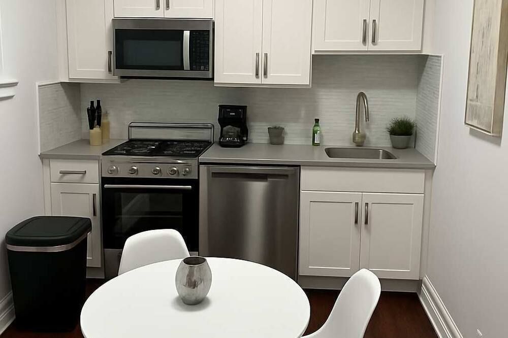 Modern 2BR with Reliable Wi-Fi - Roscoe 30 - Chicago - Kitchen