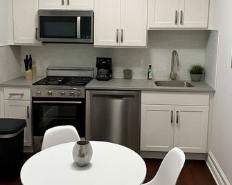 Modern 2BR with Reliable Wi-Fi - Roscoe 30 - Chicago - Cocina