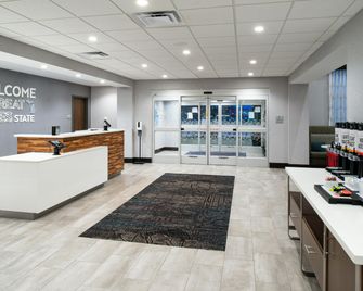 Hampton Inn & Suites Adrian - Adrian - Рецепція