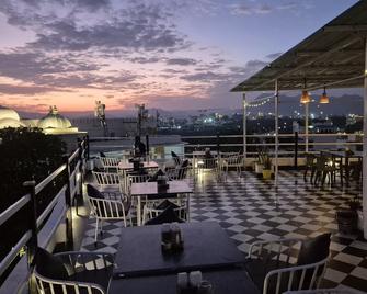 Hotel Lake Star Bistro - Udaipur - Balcony