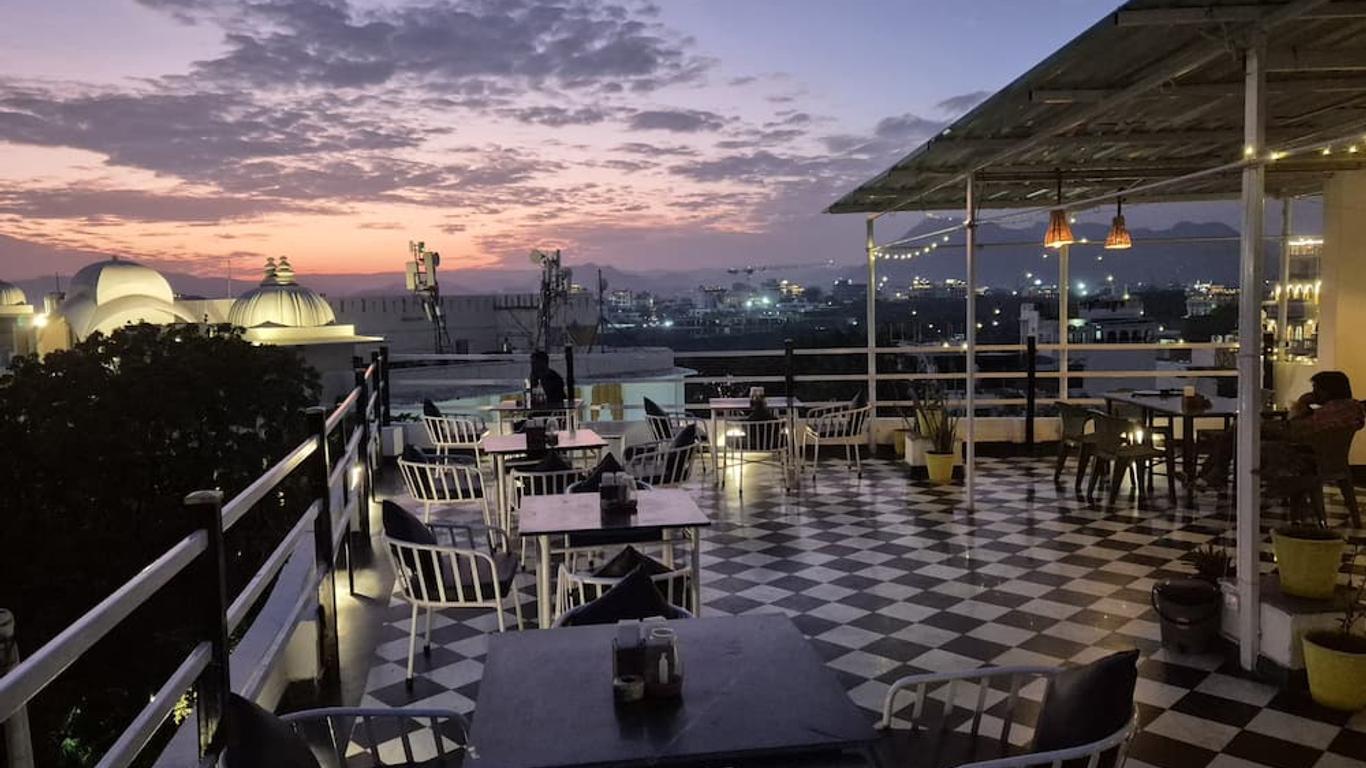 Hotel Lake Star Bistro