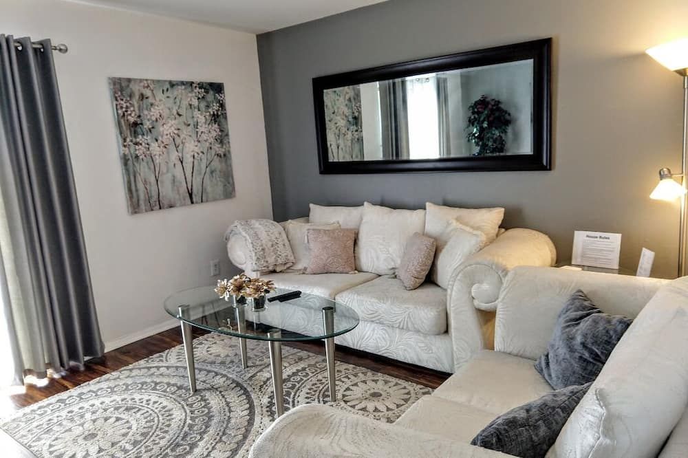 Delightful Townhome - Central Raleigh Location - راليغ - غرفة معيشة