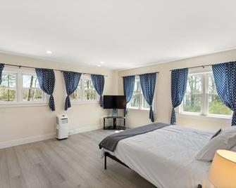 Tides' Reach - Private Waterfront King Beds - Orland - Habitación