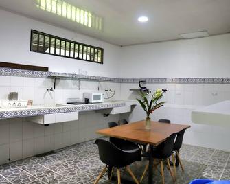 Asha Hostel - La Fortuna - Cocina