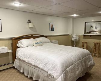 Hello Travelers!This Studio is available and taking reservations through October - Smithfield - Bedroom