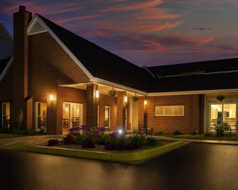 MainStay Suites Appleton Airport - Fox River Mall Area - Appleton - Building