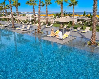 Swissôtel Resort And Spa Cesme - Alacati - Piscina