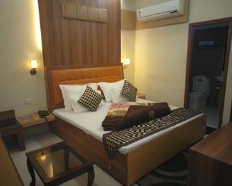Hotel Sandhuz - Farīdkot - Habitación