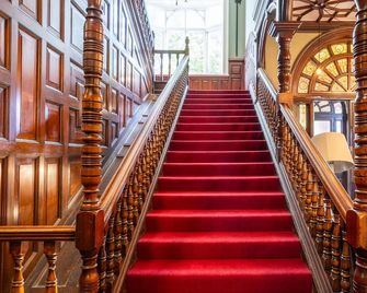 Palmers Lodge Swiss Cottage - London - Stairs