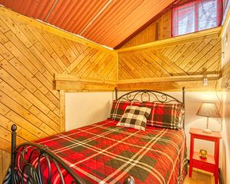 Riverside Studio | Mountain View Artistic Touches - Lyons - Habitación