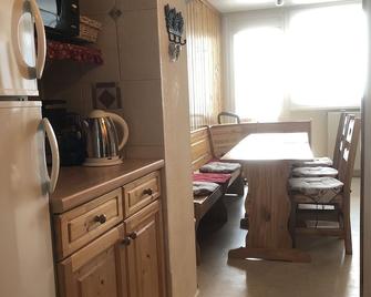 3-room apartment coming back skis feet, a - Les Belleville - Ruokailuhuone