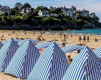 Studio centre Dinard - Dinard - Beach