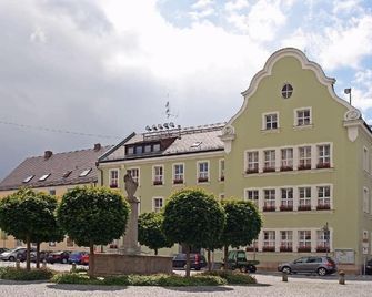 Amplio Apartamento de una Habitación - Waldsassen - Building