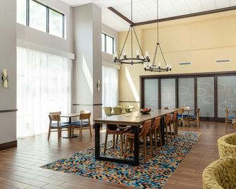 Hampton Inn Niles/Warren - Niles - Lobby