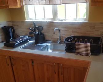 Cozy Apartment, just for two and is one of 2 apartments available - Arima - Kitchen