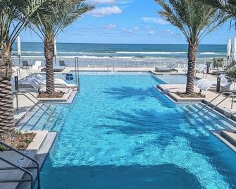 Renaissance Daytona Beach Oceanfront Hotel - Daytona Beach - Pool