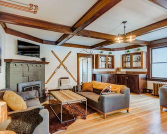 Banff's Rocky Mountain House - Banff - Sala de estar
