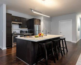 Downtown Dallas CozySuites w/ roof pool, gym #6 - Dallas - Küche