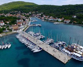 Apartmani Fortuna - Zlarin - Basen