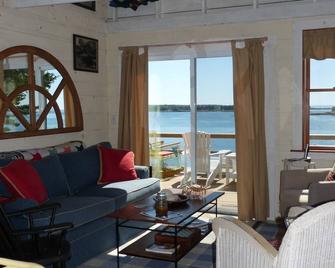 LobsterCliff Cottage - Oceanfront with Sweeping Panoramic Views! - East Boothbay - Sala de estar