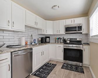 Suites on San Pedro - Unit A - Benson - Cucina