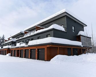 Powder Village Retreat By Revelstoke Vac - Revelstoke - Building