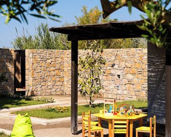 Simantro Resort - Sane - Patio