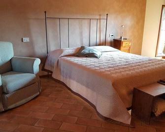 Le Quattro Stagioni B&B and Apartament - Monzambano - Bedroom