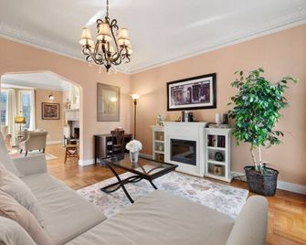 Luxury upper flat Marina private condo, 1 block from Bay - San Francisco - Living room