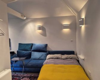 Tregarthen Cottage - tranquil self-contained room near Looe offering easy parking right outside with EV point - Looe - Schlafzimmer