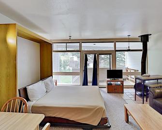 Ski-In, Ski-Out Condo at Sierra Del Sol with Sauna & Views, Walk to Village - Taos Ski Valley - Bedroom