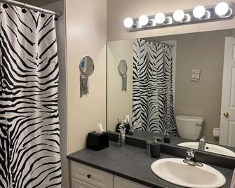 Central Canal Spacious 1 bedroom with private entry and private parking - Ottawa - Bad
