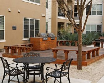 Airy Soco 2BR King Suite w Gympickleballlaundry - Austin - Innenhof