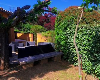 House on 3 hectares with heated pool in Gargas - Gargas - Patio