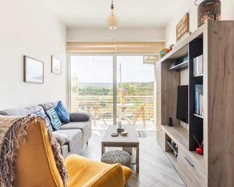 Escape Between Land And Sea Marsalforn - Happy Rentals - Marsalforn - Salon