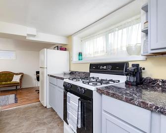 \'Don't Bonk Your Head\' Small Living - Rochester - Kitchen