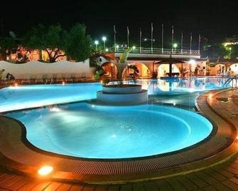 Residence Villaggio Smedile - Ricadi - Zwembad