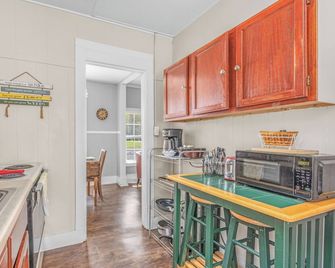 Close to Hospital and Downtown, Eastside Bungalow, Dogs Welcome + Fee - Florence - Keuken