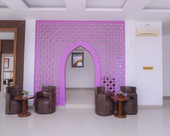 Super OYO Capital O 1630 Hotel Syariah Ring Road - Banda Aceh - Salónek