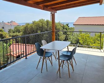 One bedroom apartment with terrace and sea view Mandre, Pag (A-24492-c) - Kolan - Balcony