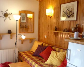 In the center of the resort, close to the shops and back to the forest - Montclar - Huiskamer