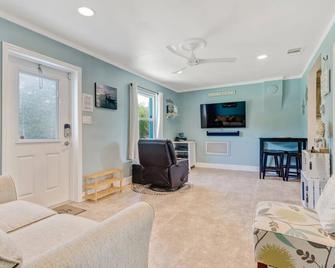 16316 Tortuga - Bokeelia - Living room