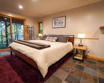 Cozy Lutsen Cabin with Hot Tub, Deck Hammock & Projector - Lutsen - Sypialnia