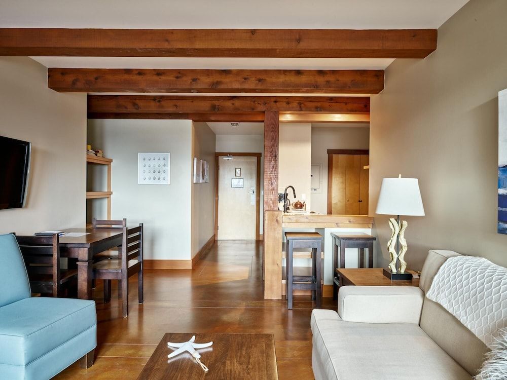 Beautiful Condo in a Great Location, Oceanfront Complex - OE - Ucluelet - Sala de estar