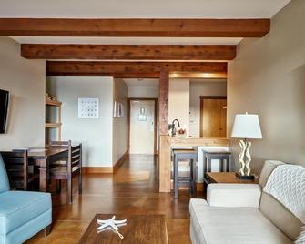 Beautiful Condo in a Great Location, Oceanfront Complex - OE - Ucluelet - Wohnzimmer